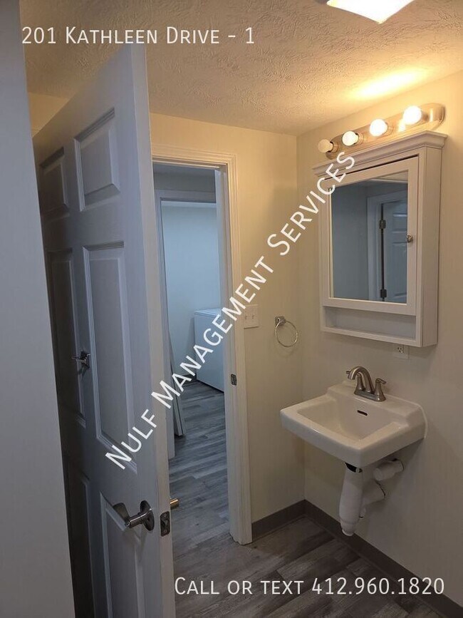 Foto del edificio - 201 Kathleen Dr