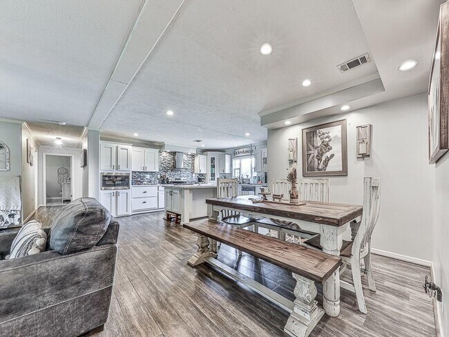 Foto del edificio - 2809 Pleasant Arbor Rd