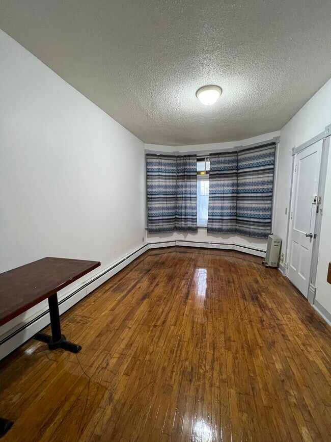 Building Photo - 973 Sherburne Ave