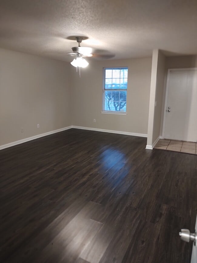 Foto del edificio - 1301 Neelys Bend Rd