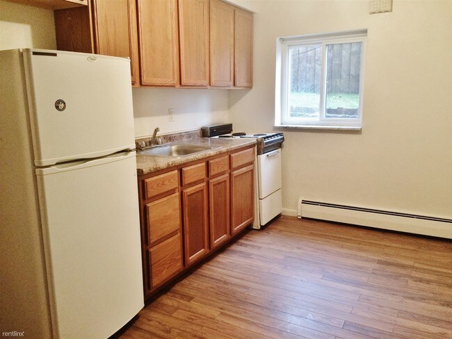 Building Photo - 1 br, 1 bath  - 445 Walnut St  June