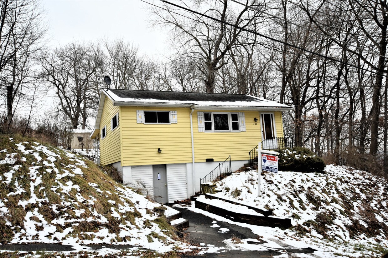 328 N Shenango St, New Castle, PA 16101 House Rental in New Castle