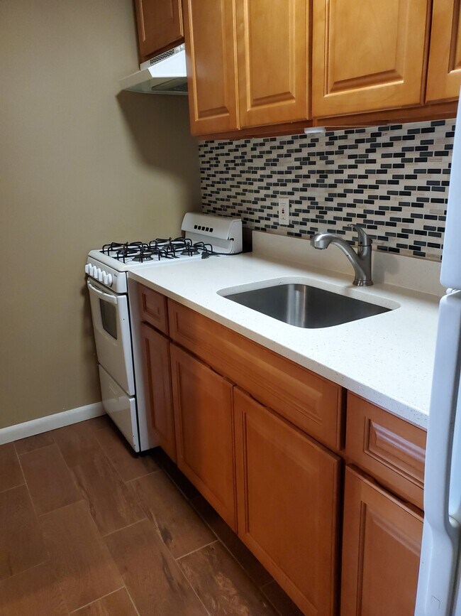 Kitchen - 126 Biruta St