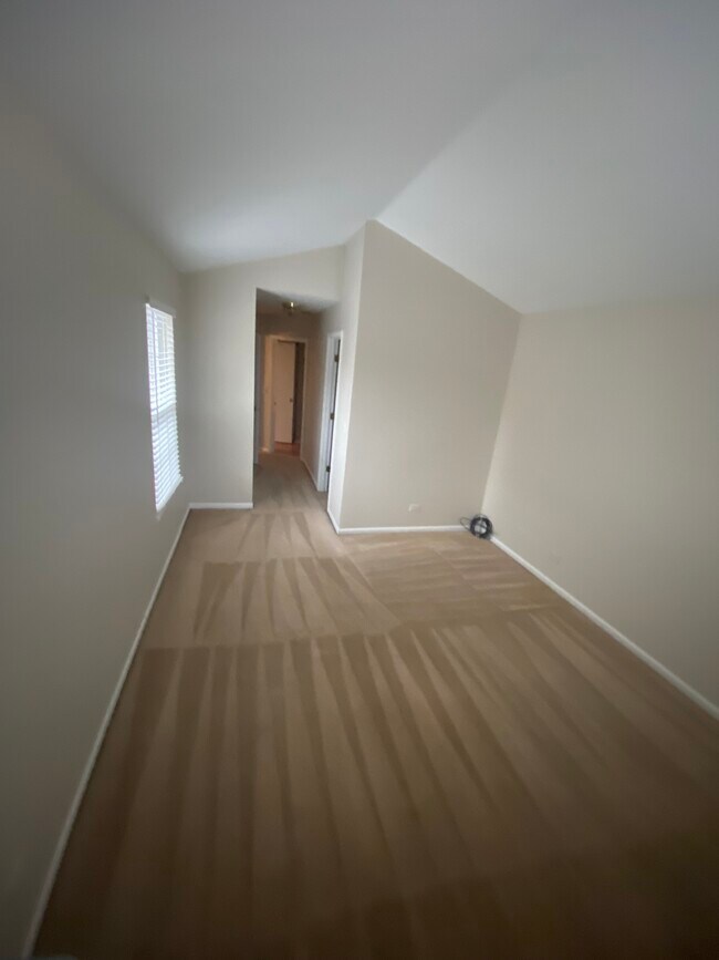 781 N Shady Oaks Dr, Elgin, IL 60120 Townhome Rentals in Elgin IL