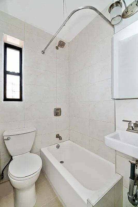 Building Photo - 380 S 4th St