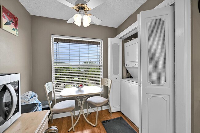 Foto del edificio - 4570 NW 18th Ave