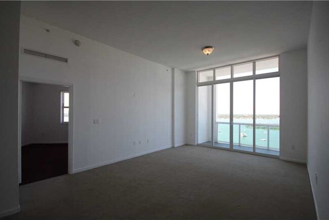 Building Photo - 7900 Harbor Island Dr