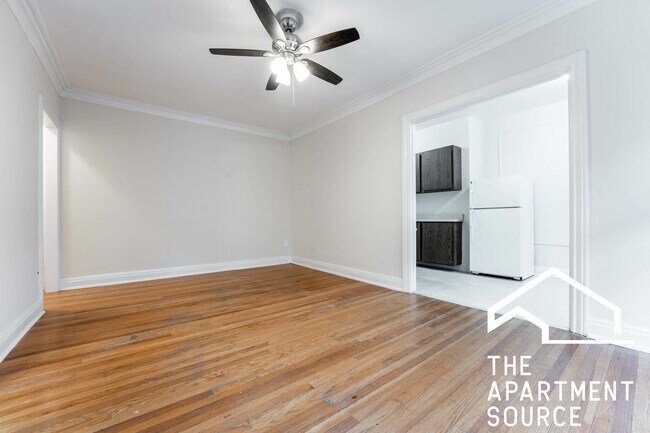 Building Photo - 540 W Briar Pl