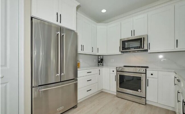 Foto del edificio - 8760 Stockbridge Dr