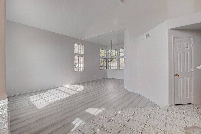 Building Photo - 4966 High Creek Dr