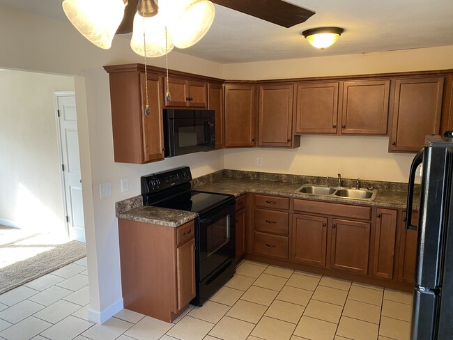 Building Photo - 124 Kenneth Dr