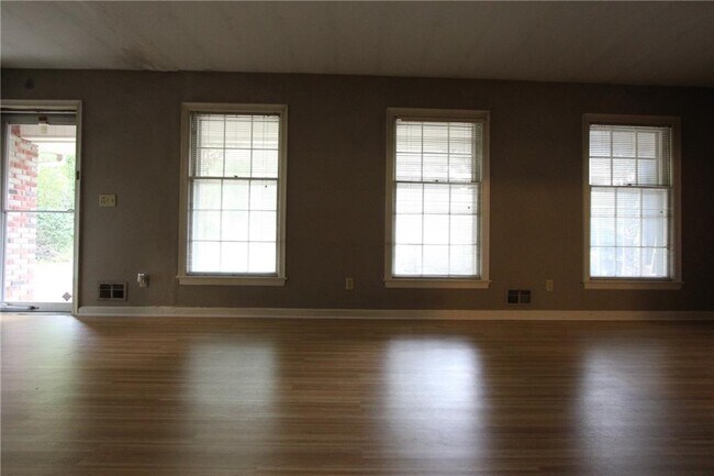 Foto del edificio - 2944 Piedmont Dr