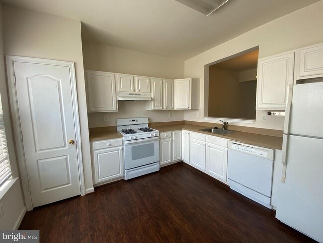 Building Photo - 8484 Pattette Pl