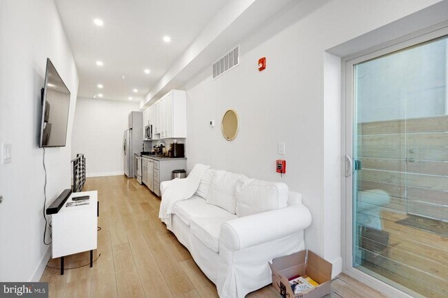 Foto del edificio - 1702 Point Breeze Ave