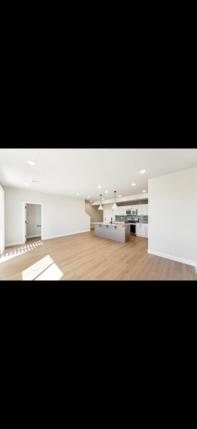 Building Photo - 3919 E Razor Dr