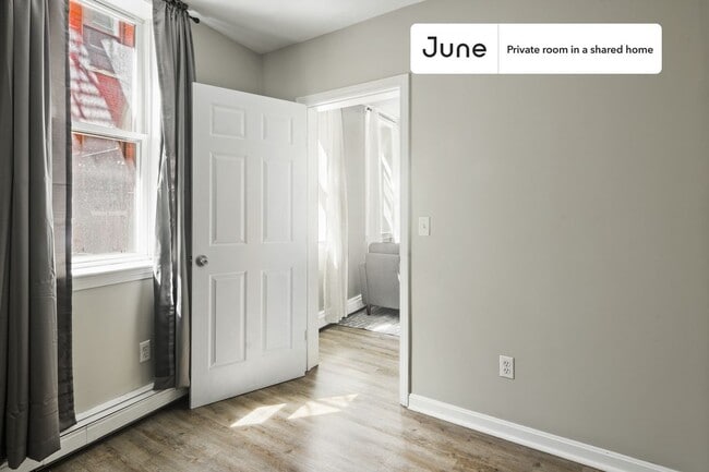 Building Photo - Room in Shared 3 bed/1 bath home