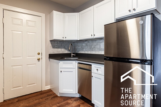 Building Photo - 5740 N Winthrop Ave Building Photo - 5740 N Winthrop Ave