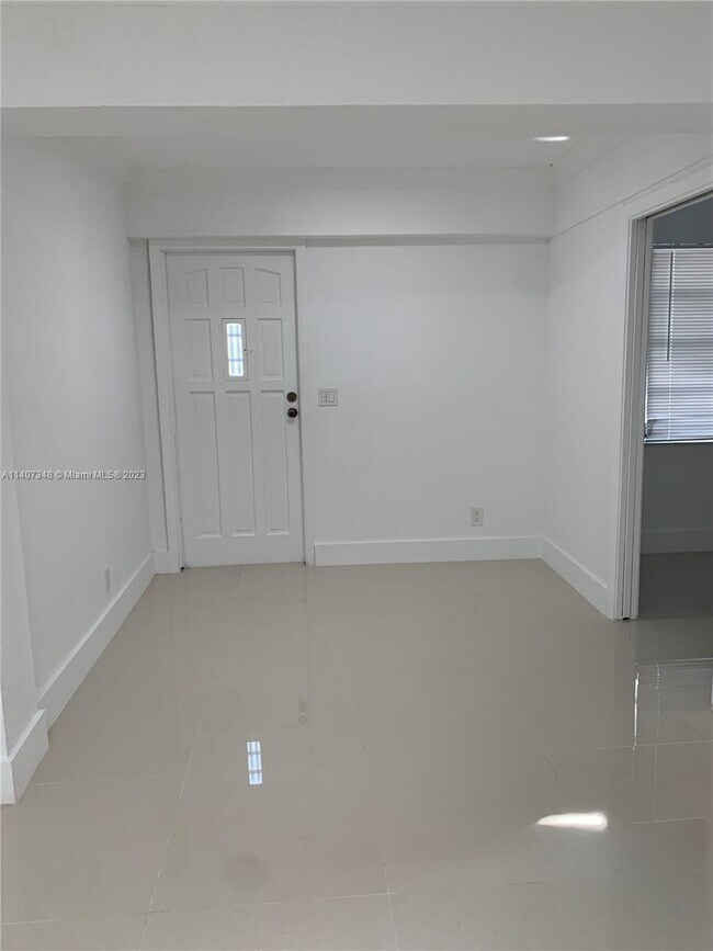 Building Photo - 2109 N 17th Ct