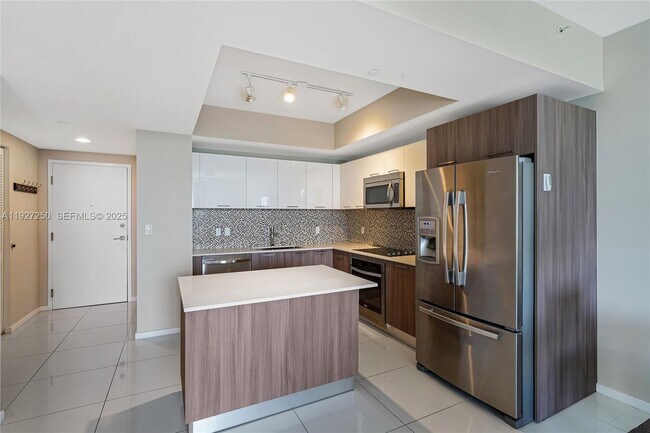 Foto del edificio - 5300 Paseo Blvd