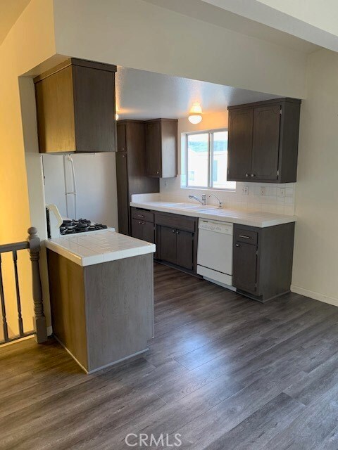 Foto principal - 217 Crest Dr
