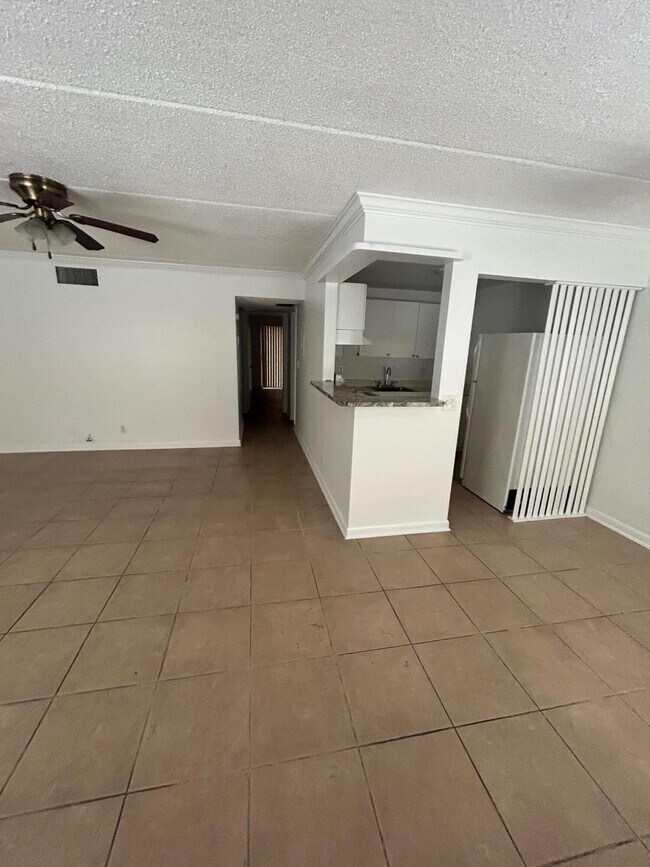 Foto del edificio - 555 Purdy Ln