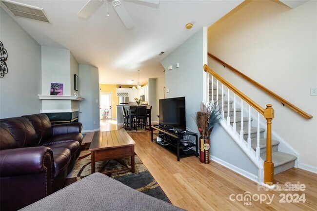 Building Photo - 6928 Creft Cir