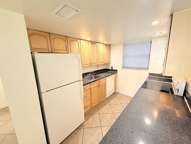 Building Photo - 1950 N Congress Ave