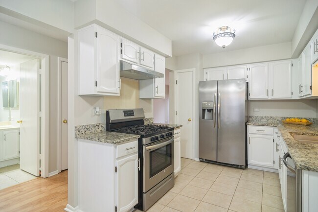 Building Photo - 156 White Branch Ct