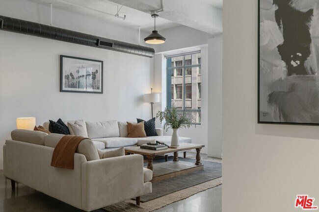 Building Photo - 849 S Broadway