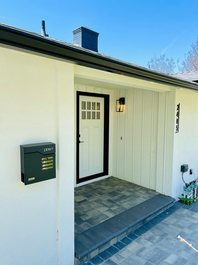 Building Photo - 2405 Jolley Dr