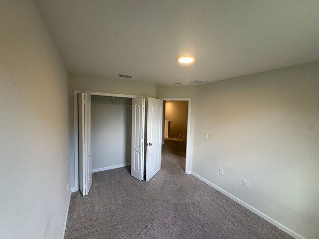 Building Photo - St Cloud - 3 Bedroom, 2.5 Bathroom - $2395.00