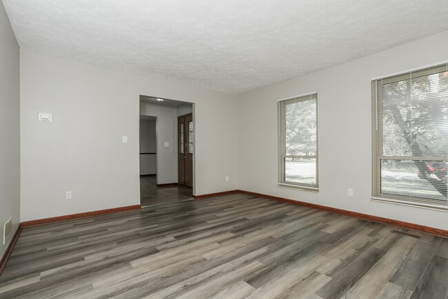 Building Photo - 8233 Lake Ridge Dr