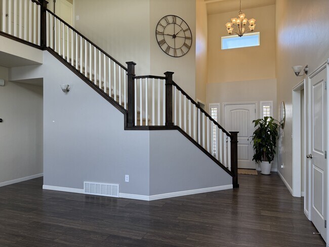 Foto del edificio - 744 W Ridgeline Dr