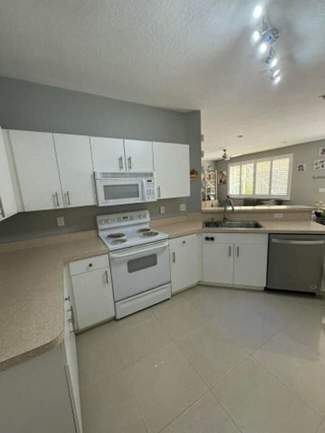 Building Photo - 9205 Villa Palma Ln