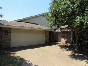 Building Photo - 4207 Buckthorn St