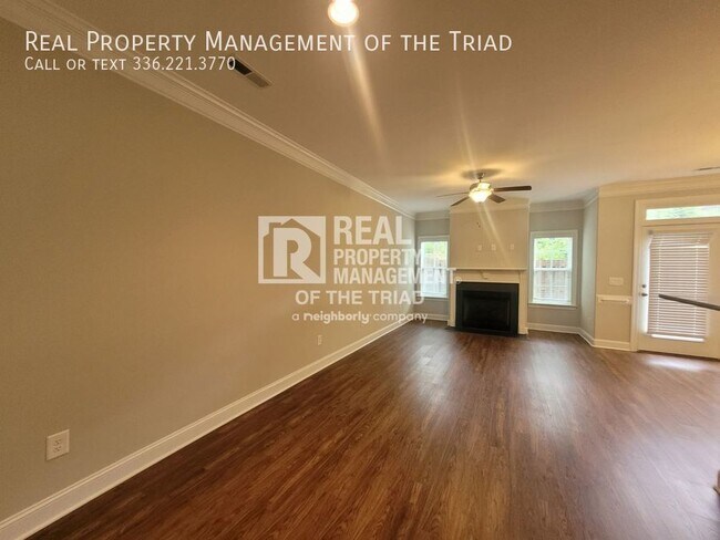 Building Photo - **MOVE IN SPECIAL - $350 OFF** Excellent 2...