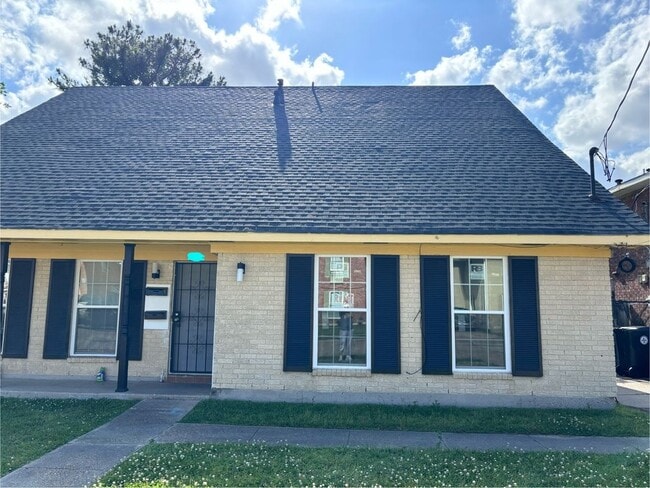 Building Photo - 1925 Elizardi Blvd