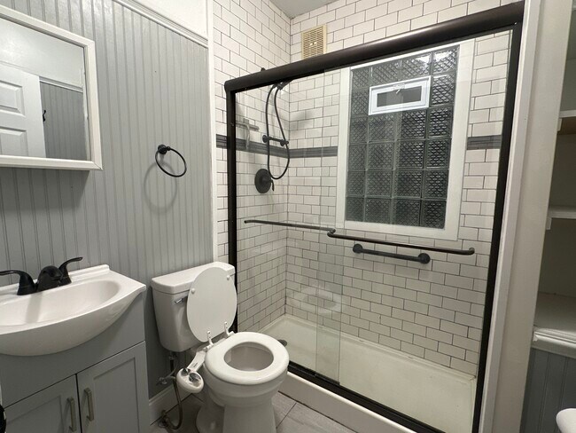 Foto del edificio - 9205 Clifton Blvd