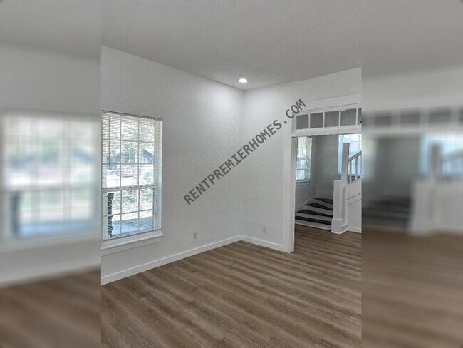 Foto del edificio - 302 Topeka Blvd
