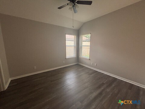 Foto del edificio - 111 Hackamore Ln