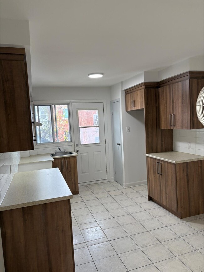 Photo du bâtiment - 11958 Av. Matte