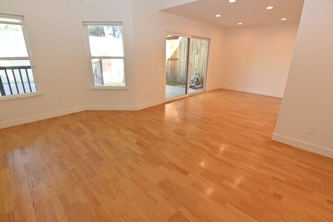 Foto del edificio - Available now 3/2.5, desireable neighborhood of Capistrano Community.