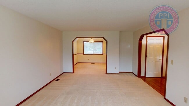 Building Photo - Room to Roam at Hidden Springs in West Linn! Pets OK!