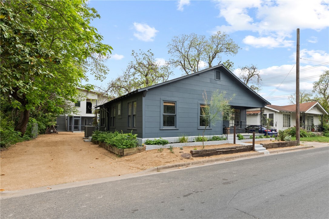 Primary Photo - 2505 E 2nd St