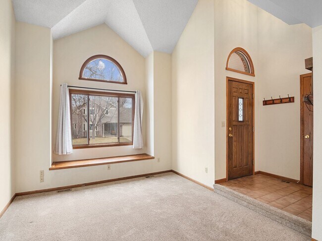 Foto del edificio - ? Open & Airy Fort Collins Home Near Harmony | Fireplace, Finished Basement & 2-Car Garage