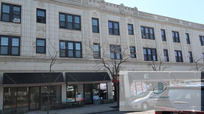 Building Photo - 5037 W Montrose Ave