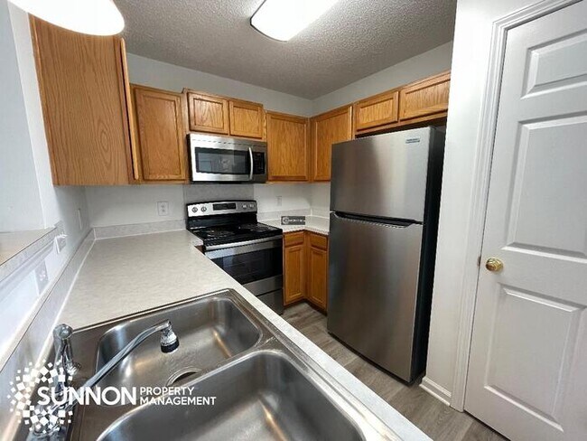 Foto del edificio - Charming 3 Bed, 2 Bath Ranch in Hewitt Property Subdivision