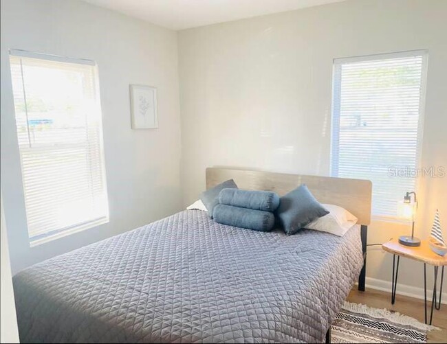 Foto del edificio - 1729 Creek Ln