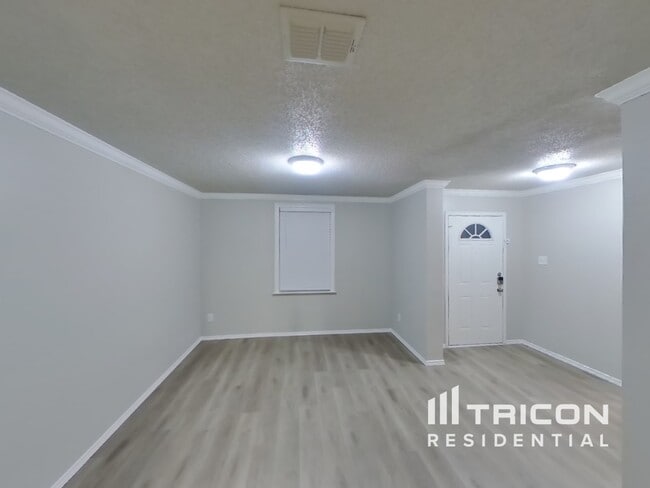 Building Photo - 3004 Double Oak Dr
