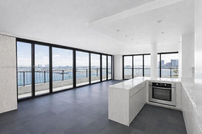 Foto del edificio - 555 NE 15th St